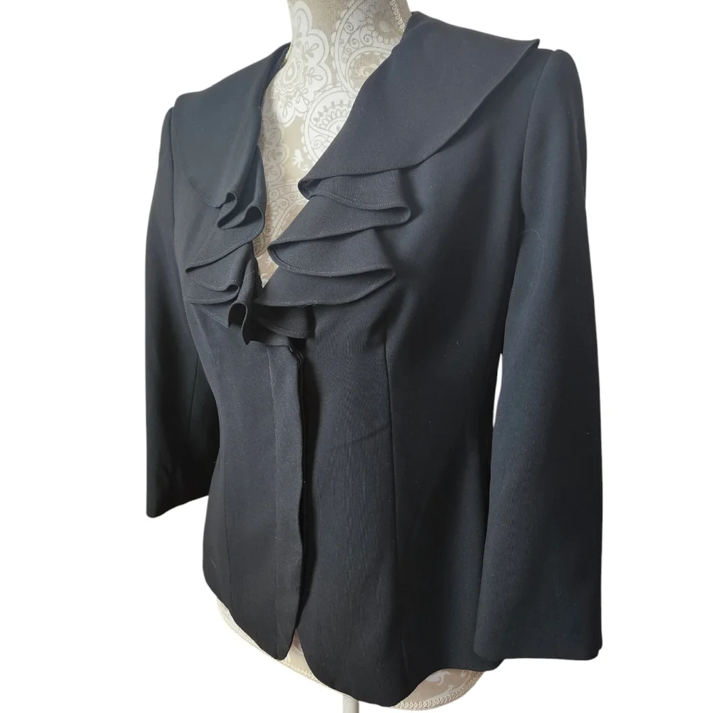 Larry Levine Black Blazer with Dramatic Ruffled Collar/Fitted Silhouette size 6